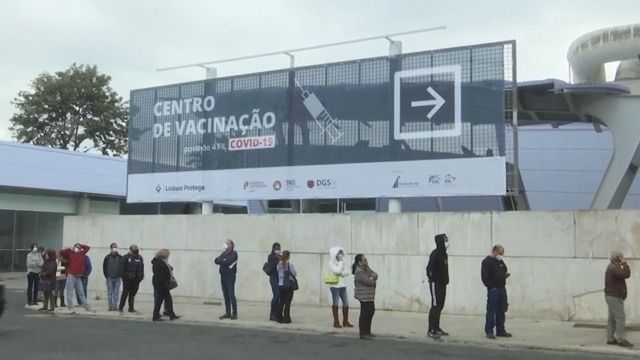 Portugalsko: Očkovací rekordman a na vakcínu tam pořád stojí fronty